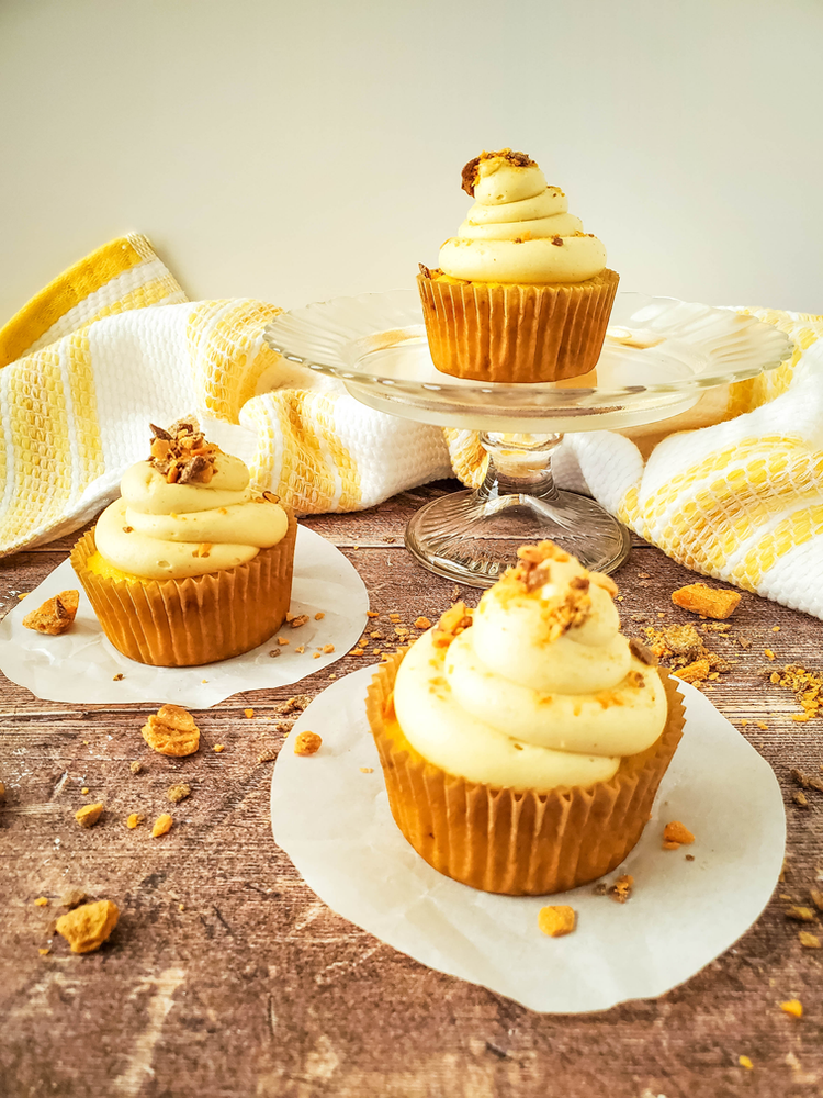 Butterfinger Cupcakes On Stand