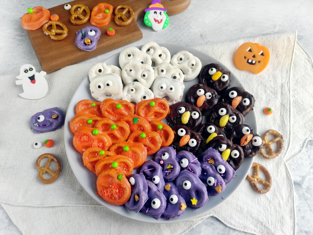 Chocolate covered Halloween pretzels